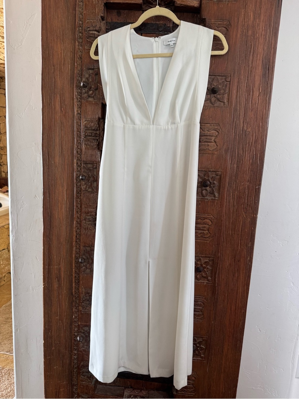 Aritzia  Babaton  Sleeveless V-Neck Maxi Dress